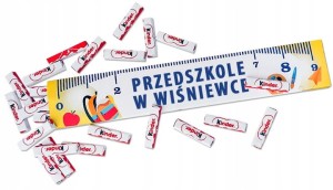 Pudełko na słodycze Linijka z 24 Kinderkami, Personalizowane Twój Napis